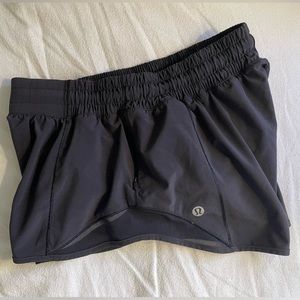 Lululemon Hotty Hot Low-Rise Lined Short 2.5”